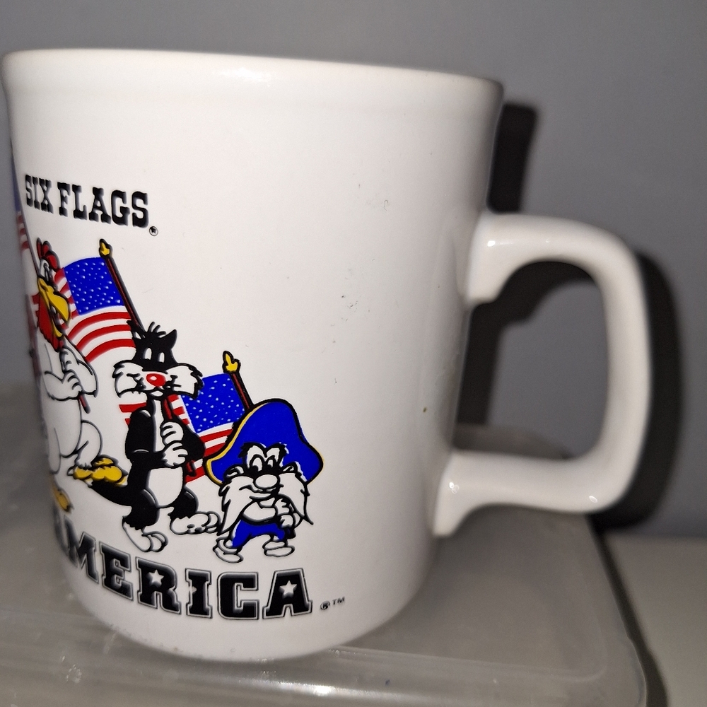 Vintage Six Flags Great America Mug Cup England Ceramic‎ Warner Bros 1985 Looney - Picture 5 of 9
